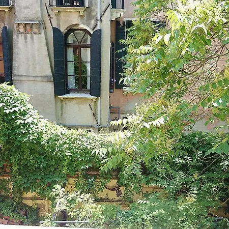 Casa Rosa * Venice
